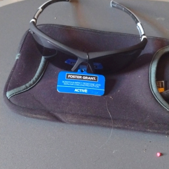 Foster Grant Active Sunglasses - Picture 1 of 4